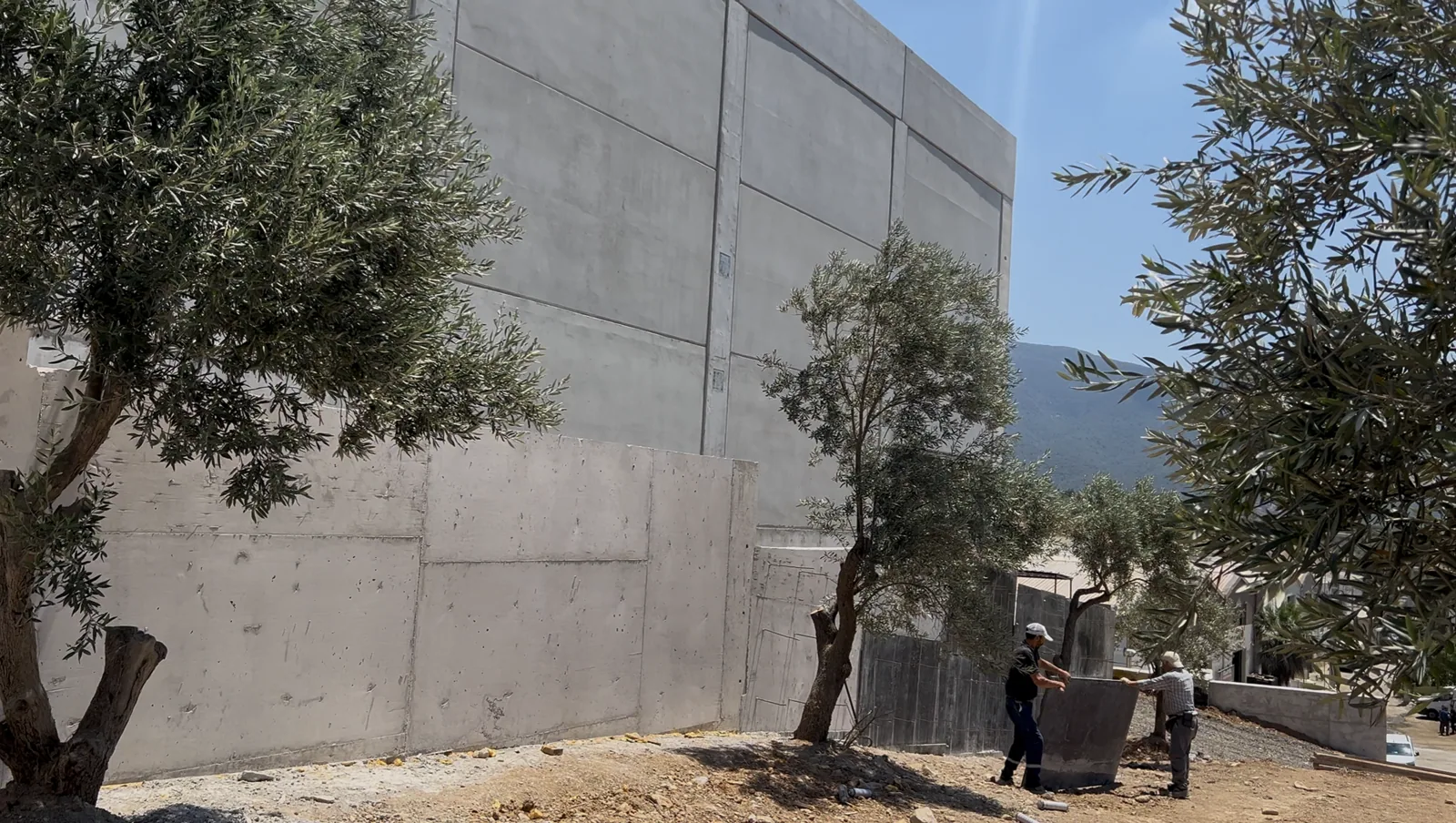 Rema İskele İzmir fabrikasında tamamlanan betonarme istinat ve bahçe duvarları